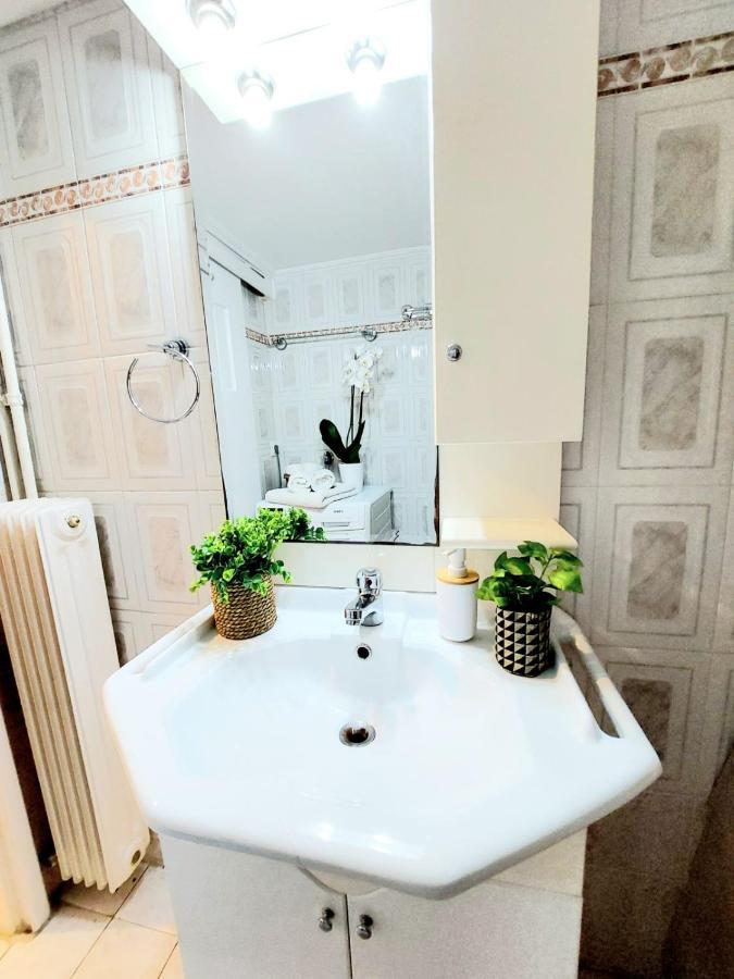 Lovely Equipped Apartment In Kallithea Atenas Exterior foto